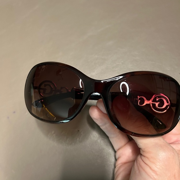 Guess Tortoise Shell Design Sunglasses With Gold Accent “G”.Brighton DB Included - Picture 6 of 6